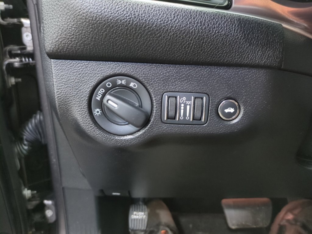 Used 2021 Dodge Challenger SXT RWD image 19