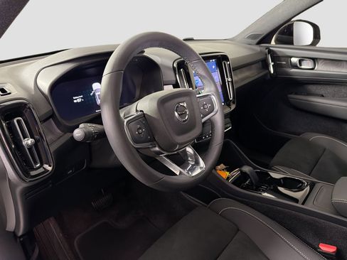 Used 2023 Volvo XC40 Recharge Ultimate image 10