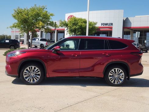 Used 2024 Toyota Highlander Platinum FWD image 8