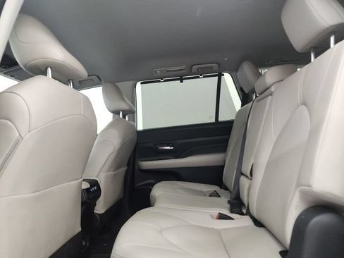 Used 2024 Toyota Grand Highlander FWD image 11