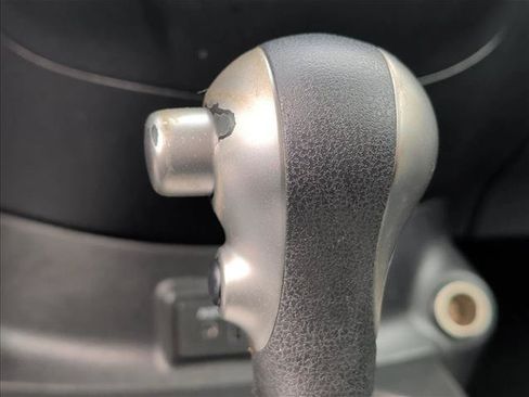 Used 2018 Nissan Versa SV FWD image 7