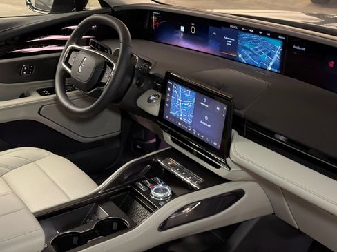 New 2026 Lincoln Nautilus Premier AWD/4WD image 10