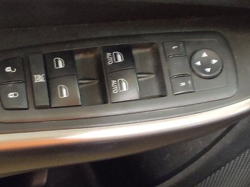 Used 2019 Jeep Cherokee Latitude Plus FWD image 27