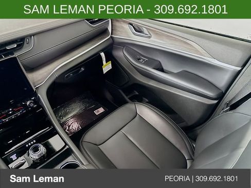 New 2025 Jeep Grand Cherokee Limited image 24
