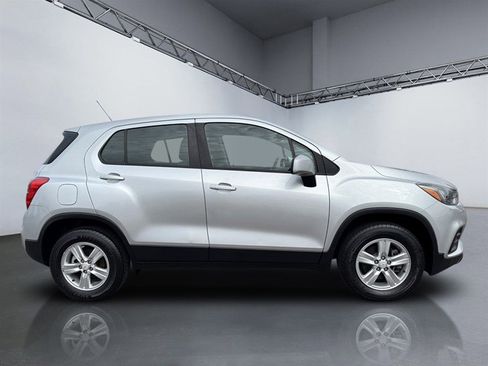 Used 2018 Chevrolet Trax LS image 3