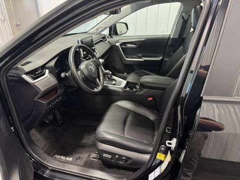 Used 2020 Toyota RAV4 Limited AWD/4WD image 14
