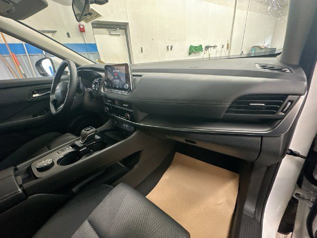 Used 2026 Nissan Rogue SV AWD/4WD image 33