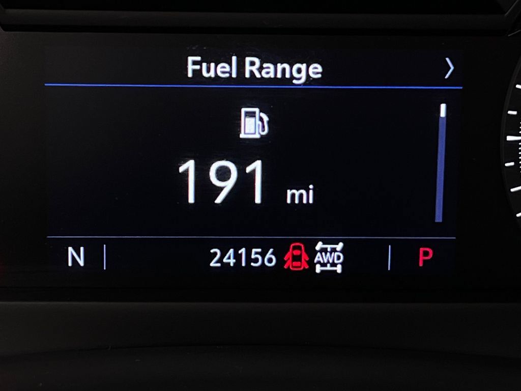 Used 2021 Cadillac XT4 Luxury w/ Cold Weather Package AWD/4WD image 17