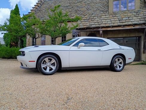 Used 2017 Dodge Challenger SXT RWD image 6