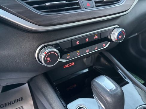 Used 2024 Nissan Altima 2.5 SV image 21