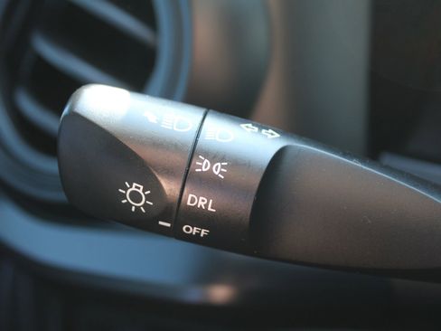 Used 2019 Toyota Tacoma SR image 33