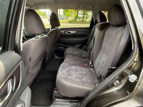 Used 2016 Nissan Rogue SV FWD image 10