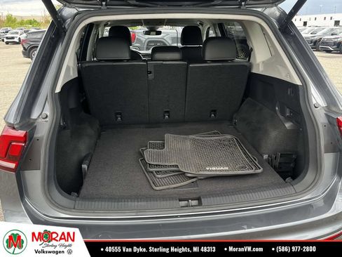 Used 2022 Volkswagen Tiguan SE AWD/4WD image 12