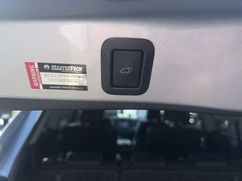 Used 2018 Toyota Highlander XLE image 14