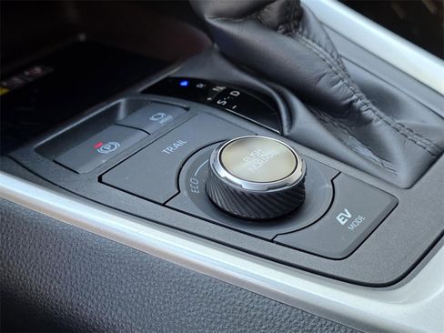 Used 2023 Toyota RAV4 Limited image 29