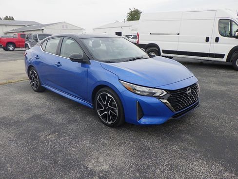 Used 2024 Nissan Sentra SR w/ SR Premium Package image 3