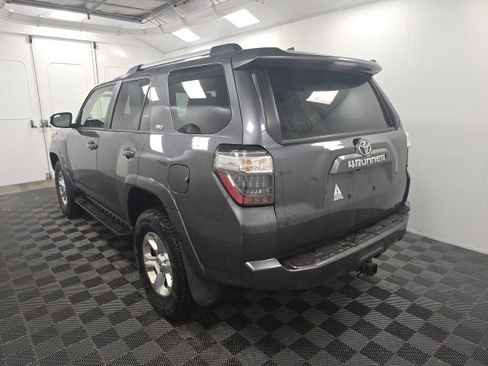 Used 2021 Toyota 4Runner SR5 AWD/4WD image 4