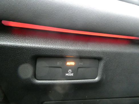 New 2026 Volkswagen Tiguan SE R-Line AWD/4WD image 32