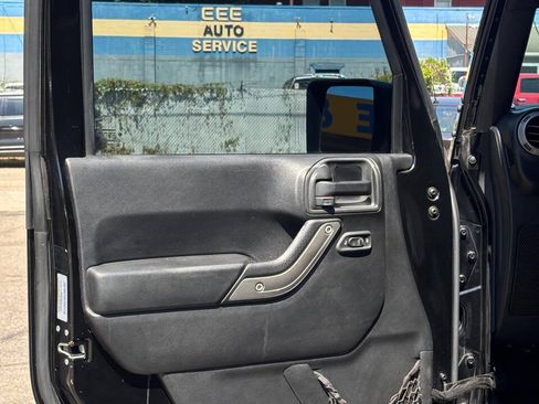 Used 2015 Jeep Wrangler Unlimited Sport w/ Quick Order Package 24S AWD/4WD image 9