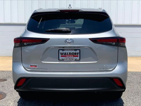 Used 2025 Toyota Highlander XLE AWD/4WD image 5