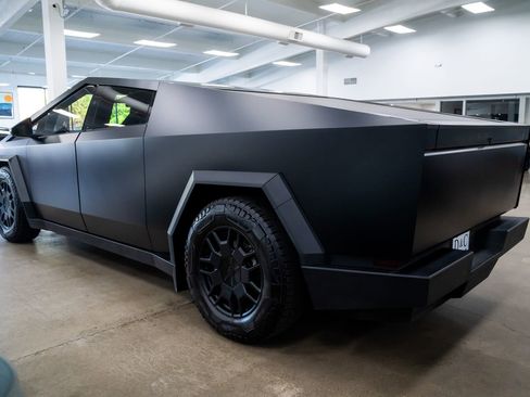 Used 2024 Tesla Cybertruck AWD Crew Cab image 5