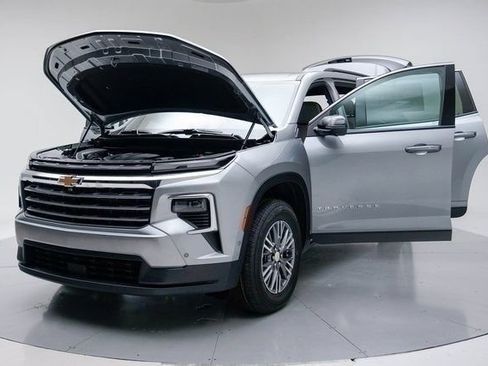 New 2026 Chevrolet Traverse LT w/ Enhanced Driving Package FWD image 17