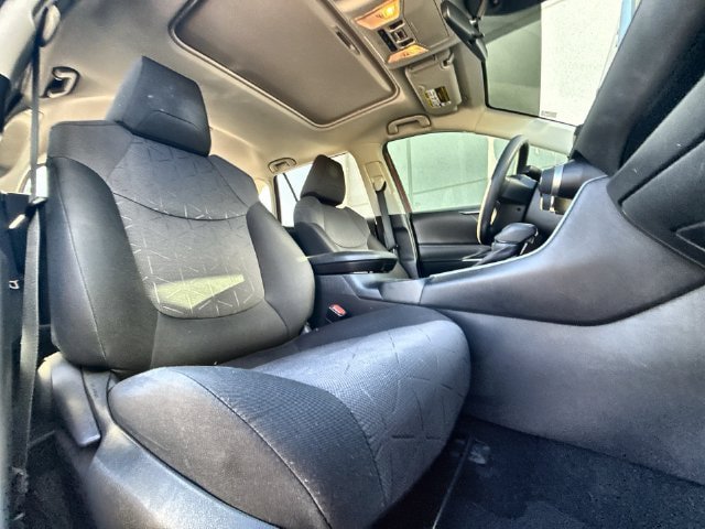 Used 2019 Toyota RAV4 XLE w/ Convenience Package FWD image 24
