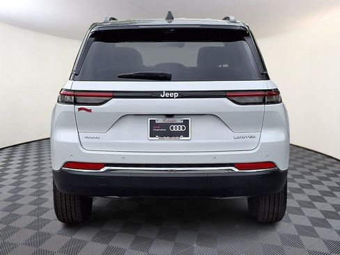 Used 2025 Jeep Grand Cherokee Limited w/ Luxury Tech Group II AWD/4WD image 5