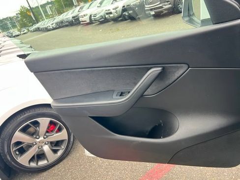 Used 2021 Tesla Model Y Long Range AWD/4WD image 16