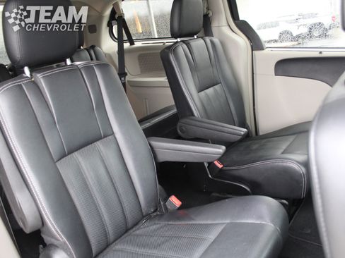 Used 2015 Chrysler Town & Country Touring-L w/ Driver Convenience Group image 26