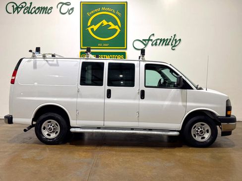 Used 2020 GMC Savana 2500 w/ Driver Convenience Package image 8