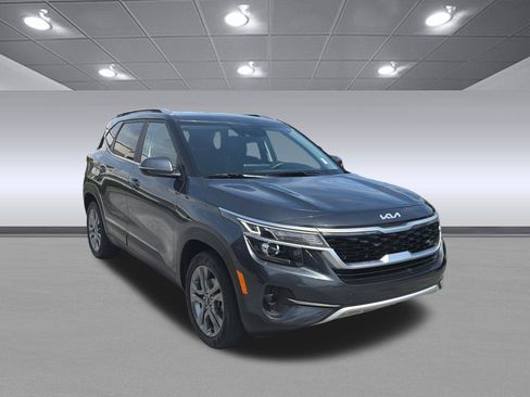 Used 2023 Kia Seltos S w/ Navigation Package FWD image 5