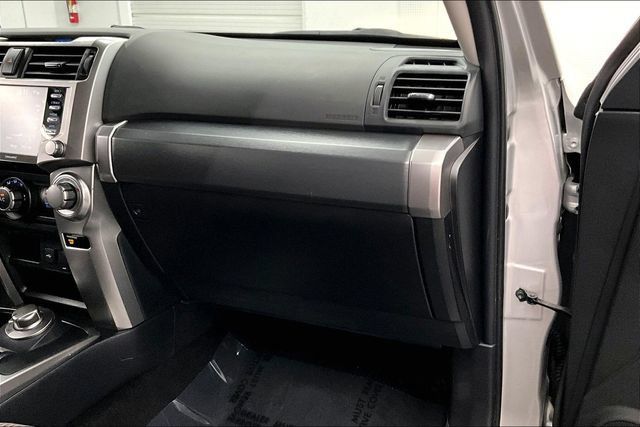 Used 2024 Toyota 4Runner SR5 AWD/4WD image 18