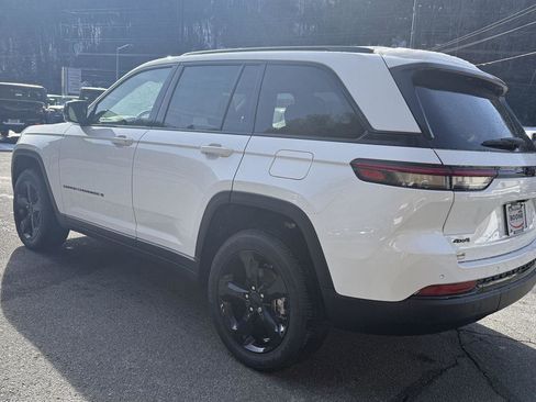 New 2025 Jeep Grand Cherokee Altitude image 3
