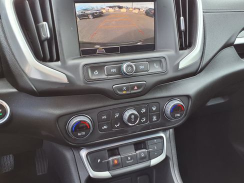 Used 2024 GMC Terrain SLE w/ Driver Convenience Package image 23