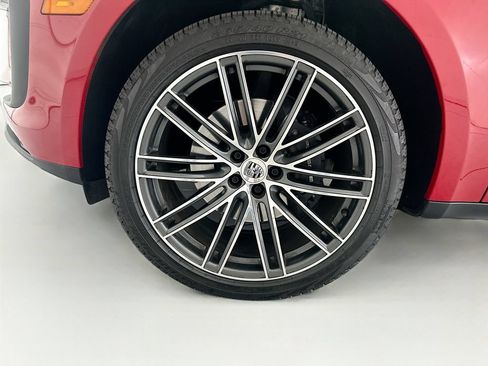 Certified 2025 Porsche Macan AWD/4WD image 30