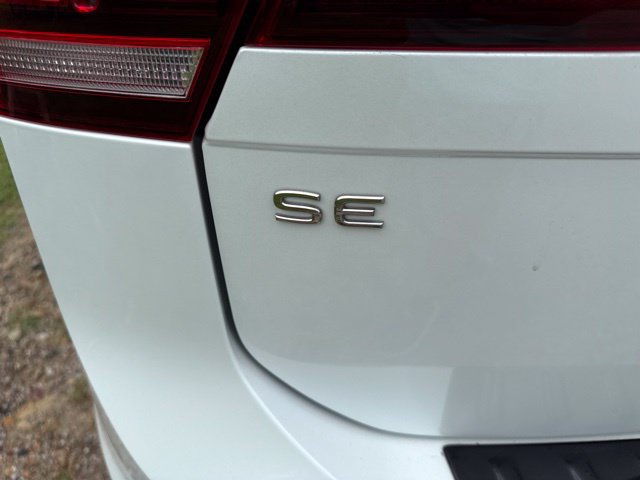 Used 2023 Volkswagen Tiguan SE R-Line FWD image 16