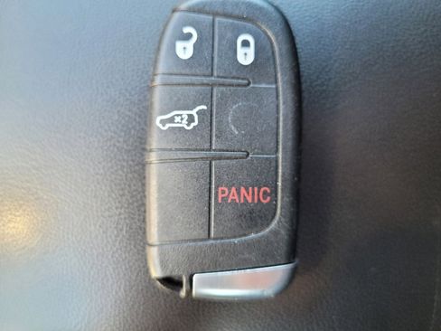 Used 2021 Jeep Grand Cherokee Limited w/ Luxury Group II image 32