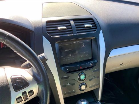 Used 2014 Ford Explorer XLT w/ Equipment Group 202A image 6