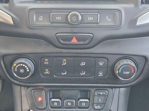 Used 2018 GMC Terrain SLE FWD image 26