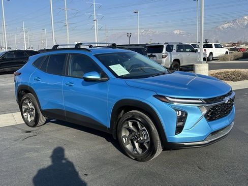 Certified 2025 Chevrolet Trax LT w/ Driver Confidence Package image 32