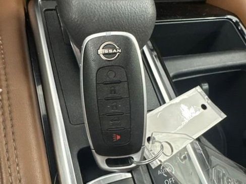 Certified 2024 Nissan Pathfinder Platinum FWD image 5