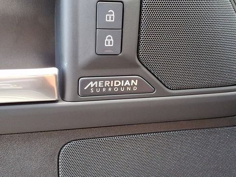 Certified 2025 Land Rover Defender 130 X-Dynamic SE AWD/4WD image 27