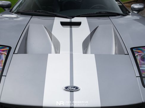 Used 2006 Ford GT image 17