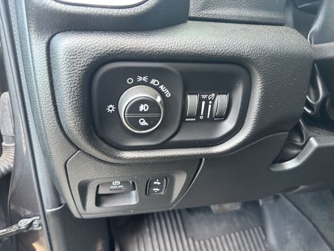 Used 2022 RAM 1500 Laramie AWD/4WD image 19