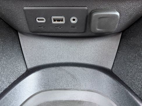 Used 2025 Chevrolet Malibu RS FWD image 29