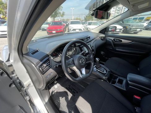 Used 2021 Nissan Rogue Sport S image 34