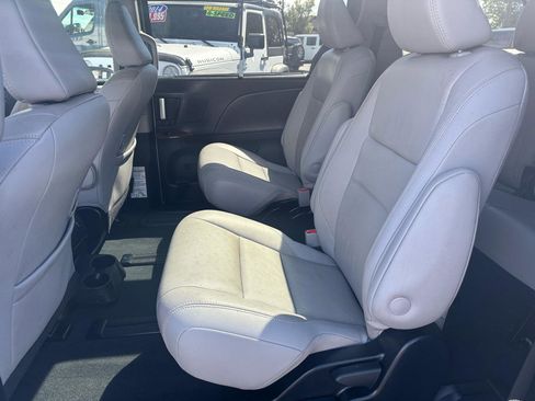 Used 2019 Toyota Sienna Limited Premium w/ Carpet Mat Package AWD/4WD image 9