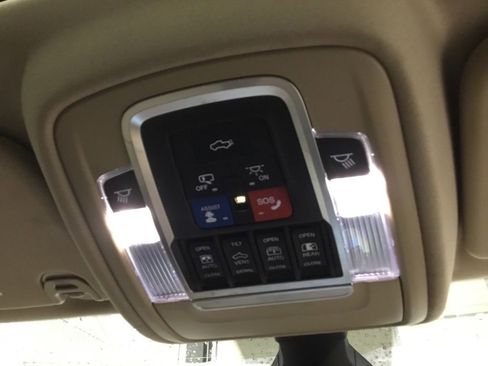 Used 2019 RAM 1500 Laramie image 35