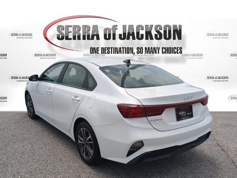 Certified 2024 Kia Forte LXS FWD image 6